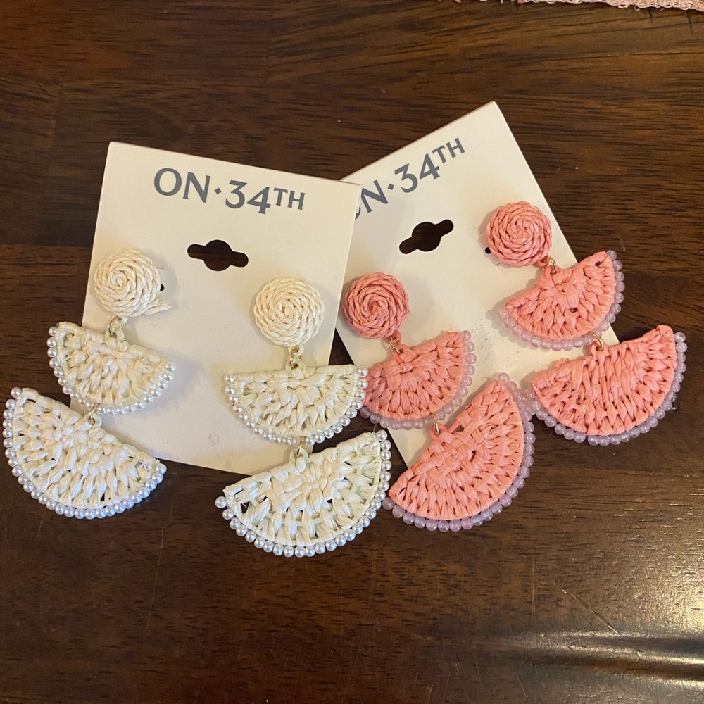 On•34th set of 2 dangle earrings